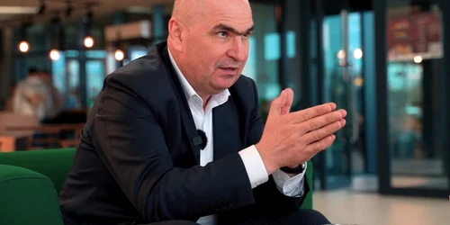 Ilie Bolojan, interviu pentru presa locală Foto Captură video Bihoreanul   Youtube jpg