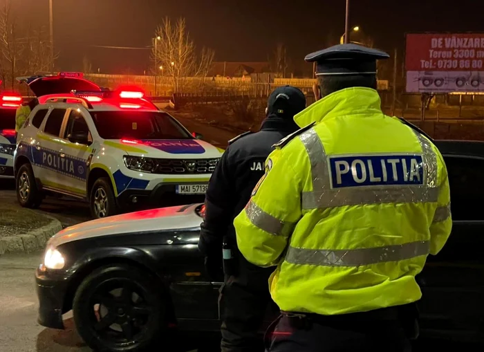 Mașină oprită în trafic. FOTO arhivă Poliția Română