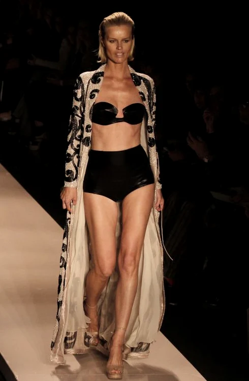 Eva Herzigova în costum de baie la Săptămâna Modei din Brazilia (Foto: Reuters)