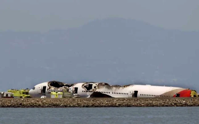 Avionul a luat foc după impact FOTO Reuters