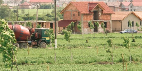 Constanţa şi Suceava,cele mai mari  ieftiniri de terenuri
