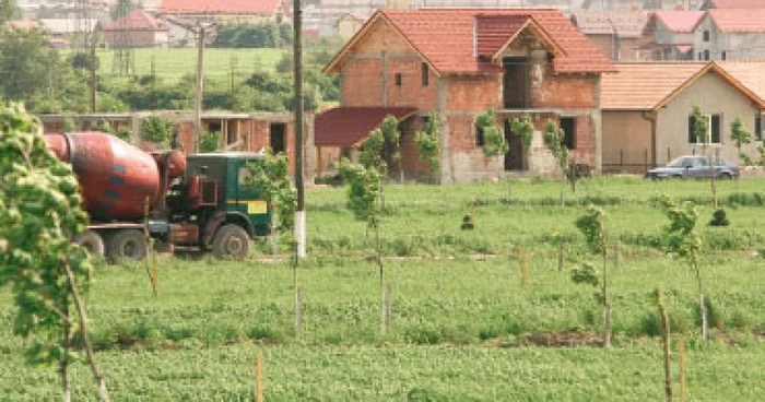 Constanţa şi Suceava,cele mai mari ieftiniri de terenuri