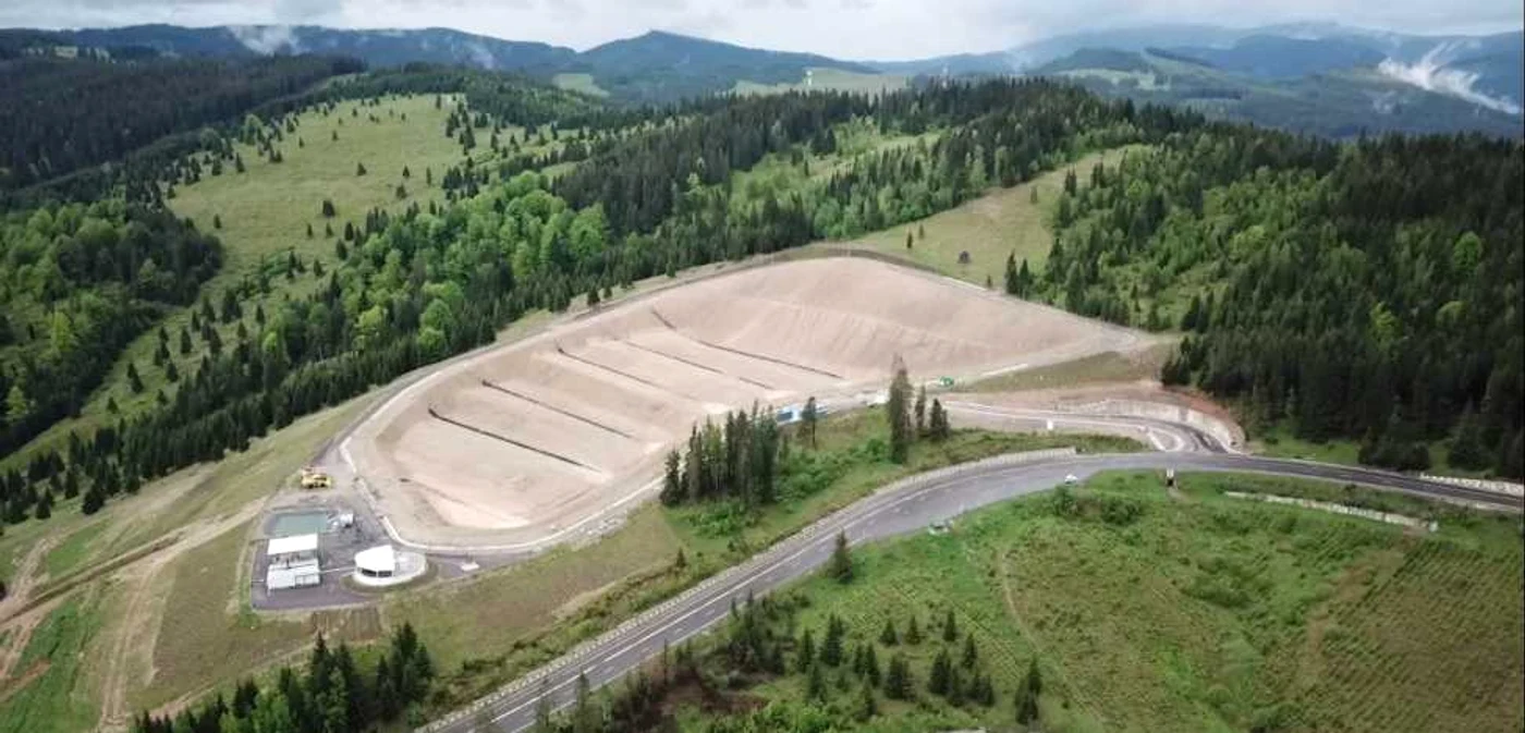 Groapa de gunoi din Pasul Mestecăniş. FOTO Dănuţ Zuzeac