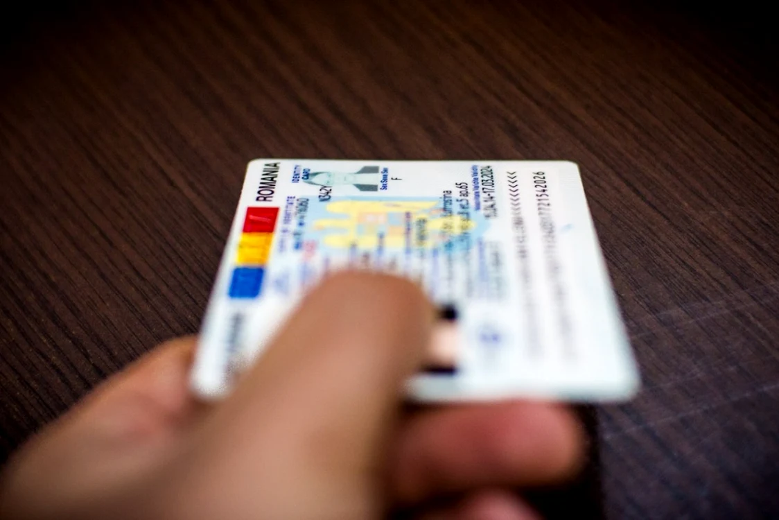 Cererile pentru obţinerea documentelor de identitate se depus online FOTO MAI