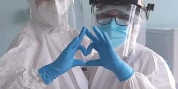Viziere făcute de liceeni de la Clubul de Robotică al Colegiului Naţional Mircea cel Bătrân din Vâlcea pentru medici Foto Adevărul - credit Mihnea Bogdan
