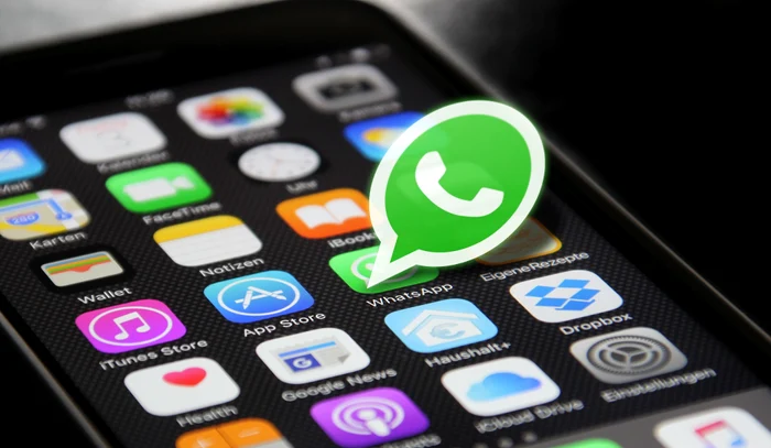 O nouă metodă de fraudă pe WhatsApp, numită „Schema 1800” / foto: Pixabay