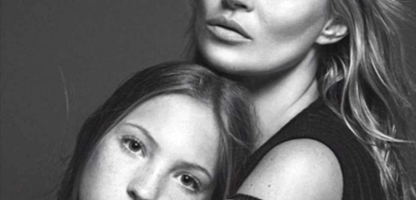 Conform publicaţiei „The Independent”, această apariţie a Lilei Grace pe coperta revistei Vogue ar echivala cu o lansare neoficială a tinerei în lumea modei. FOTO theguardian.com