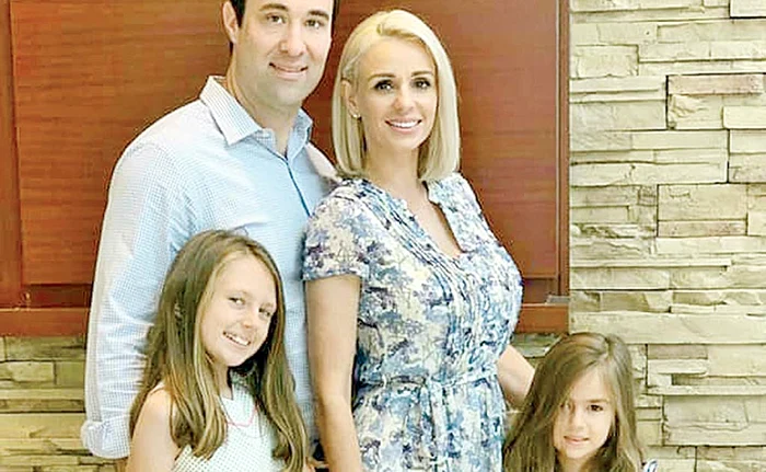 
    De Crăciun, tatăl lui Catrinel a fost în SUA. Aici, alături de Steve și de băieții luifoto: arhivă personală  