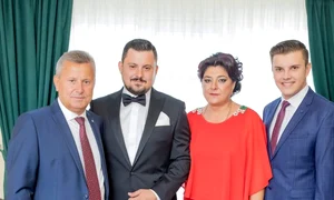 Sebi David (dreapta), alături de părinții și de fratele său jpeg