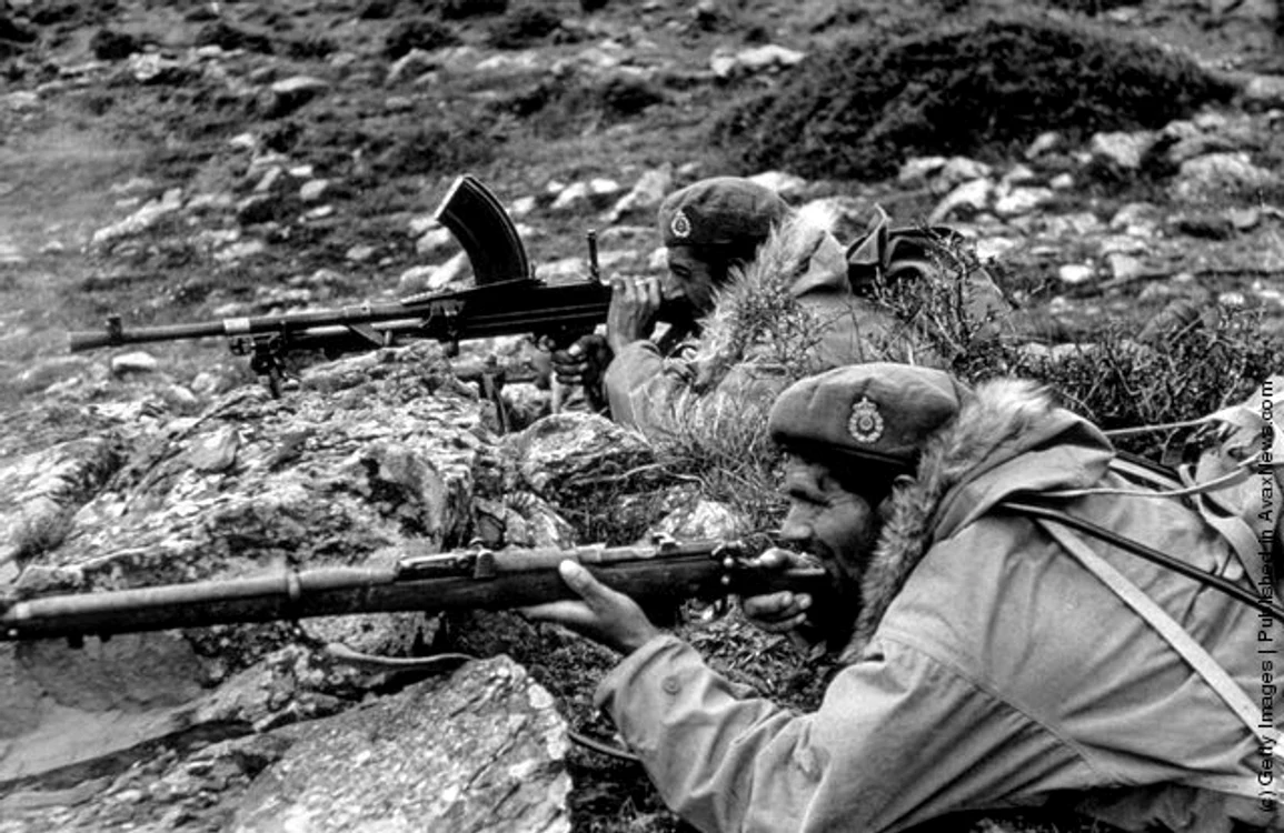 Soldaţi ai guvernului grec,  în apropiere de Karpenisi,  22 mai 1948 (Bert Hardy/Picture Post/Getty Images)