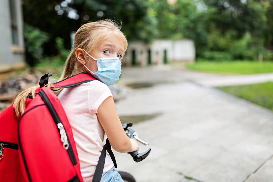 
    Pe elevi îi așteaptă o altă atmosferă la școală, din această toamnă. Toți vor purta mască și vor avea de respectat norme de protecțieFoto: Shutterstock  