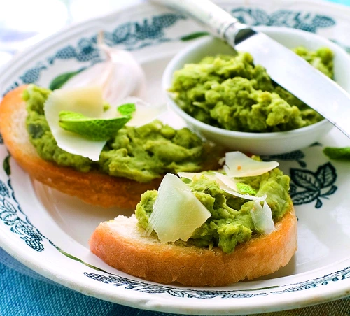 crostini cu unt si verdeturi jpeg