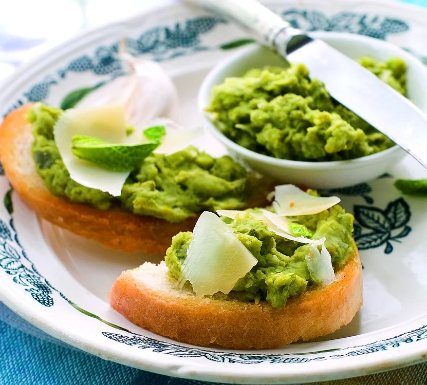 crostini cu unt si verdeturi jpeg
