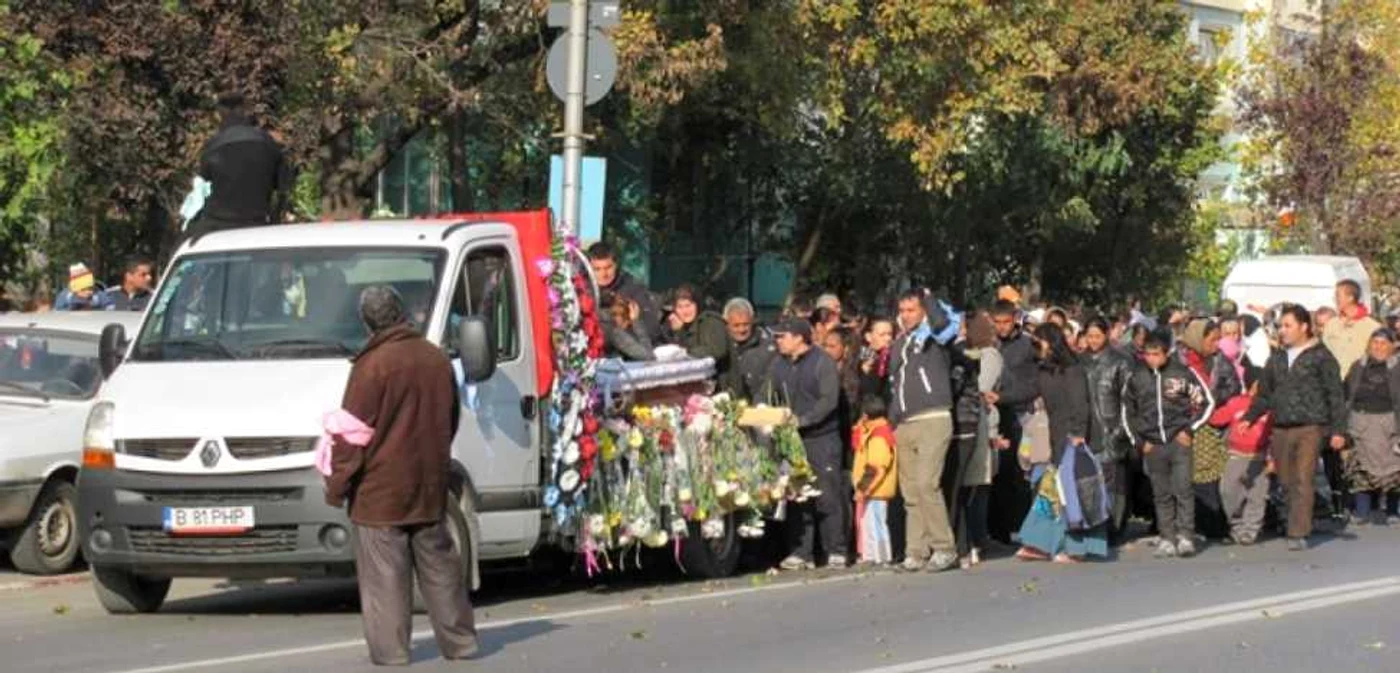 Alexăndrenii morţi în accidentul din Ungaria au fost conduşi pe ultimul drum