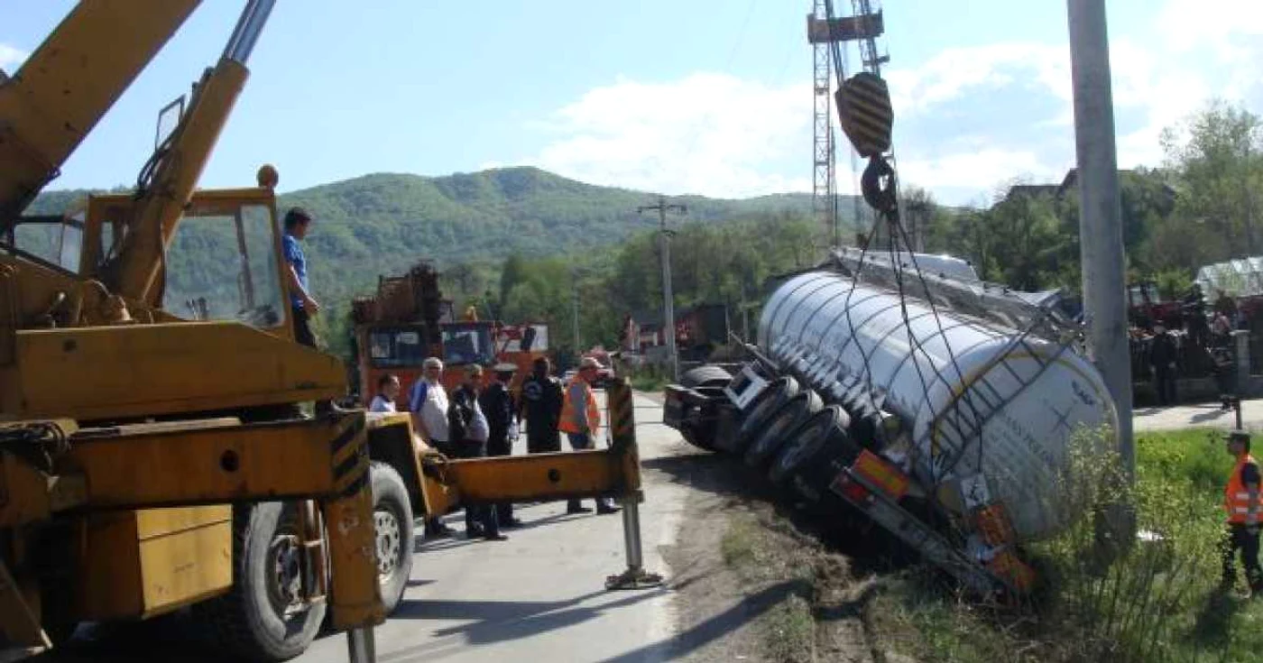 Traficul în zonă a fost blocat imediat după producerea accidentului. FOTO arhivă Adevărul