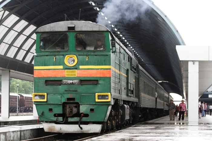 Trenurile moldoveneşti vor mai circula încă mult timp pe şine ruseşti FOTO: EDUARD BÂZGU