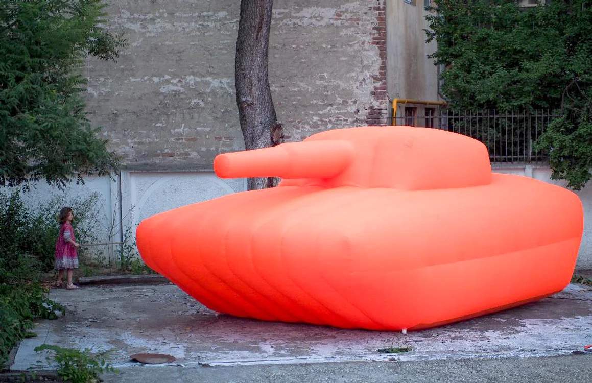 Lea Rasovszky, Bubblegun of Sweet Surrender (Soft War) I (© I. Codre)