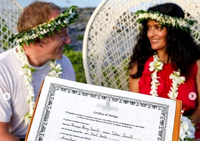 
    Salma Hayek e foarte fericită alături de soţul său, afaceristul François-Henri PinaultFoto: Instagram  