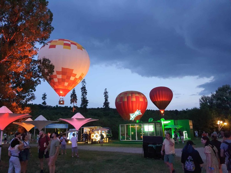 Festival electric cu buget smart: tips and tricks de la oameni ai festivalului