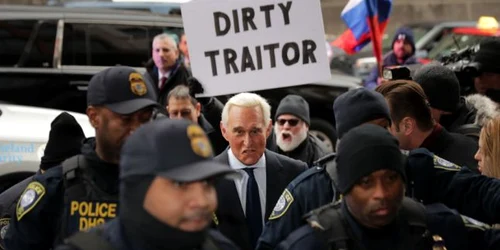 Roger Stone consilier al preşedintelui Donald Trump soseşte la tribunalul din Prettyman înainte unde vafi acuzat de Consilierul Special Robert Mueller că a minţit Congresul şi a influenţat un martor în Washington DC Statele unite ale Americii FOTO Gu