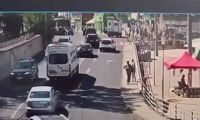 GIF Autobuz