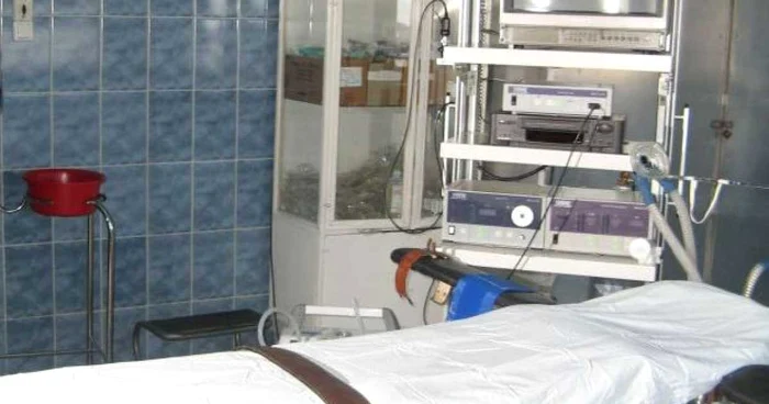 Aparatura medicală stă nefolosită, sub cheie