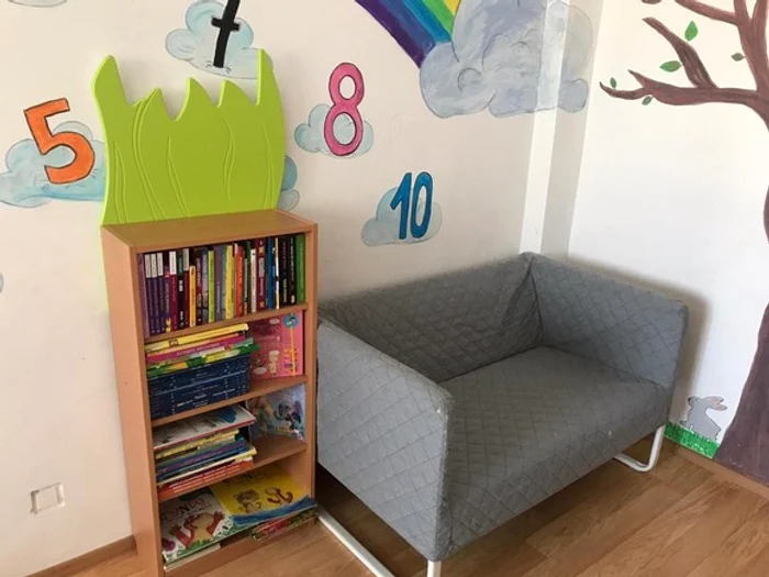 
    Centrul are și un loc de joacă pentru copiii femeilor bătute  