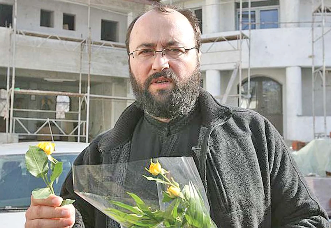 Părintele Visarion Alexa este foarte popular în rândul enoriașilor creștin-ortodocși