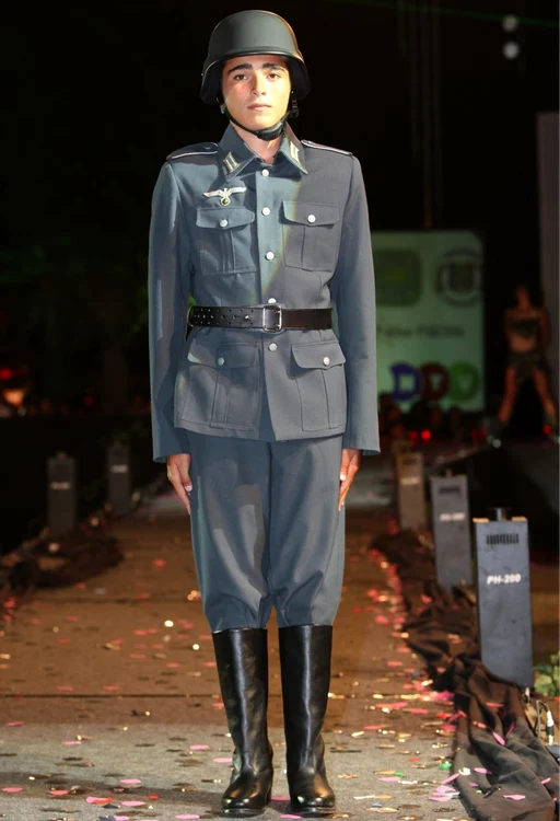 
    Răducu Mazăre, îmbrăcat în soldat german.  