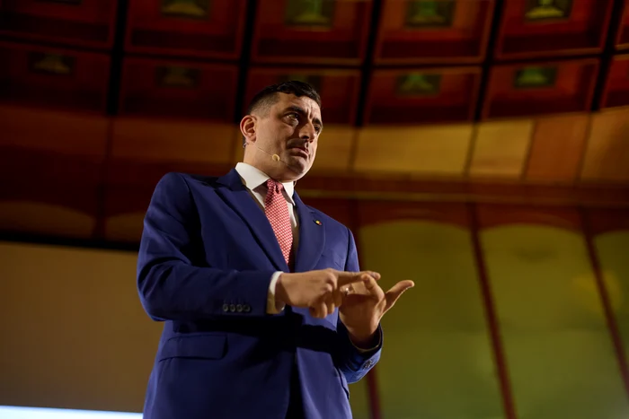 „Simion nu este bau-bau, nu o să blocheze fondurile europene”. Candidatul AUR și-a adus diplomele la dezbaterea de la Camera de Comerț