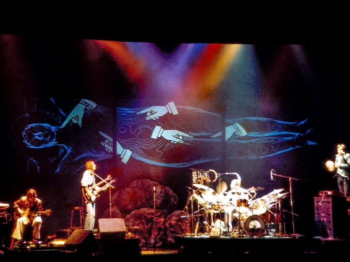 Genesis Slide hi 02 2 jpg