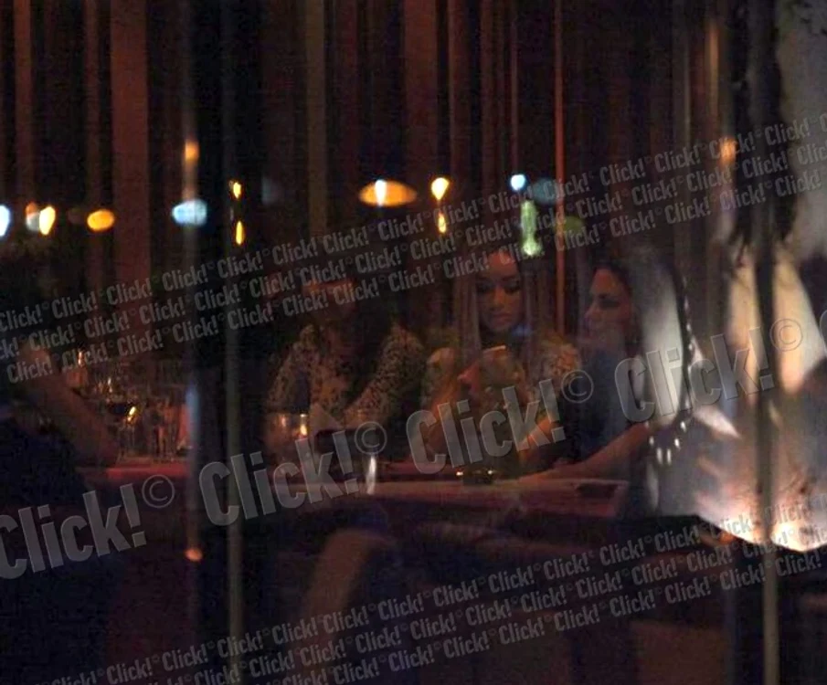 
    Bianca Drăguşanu şi-a chemat prietenii la ziua ei. (Foto: Click!)  