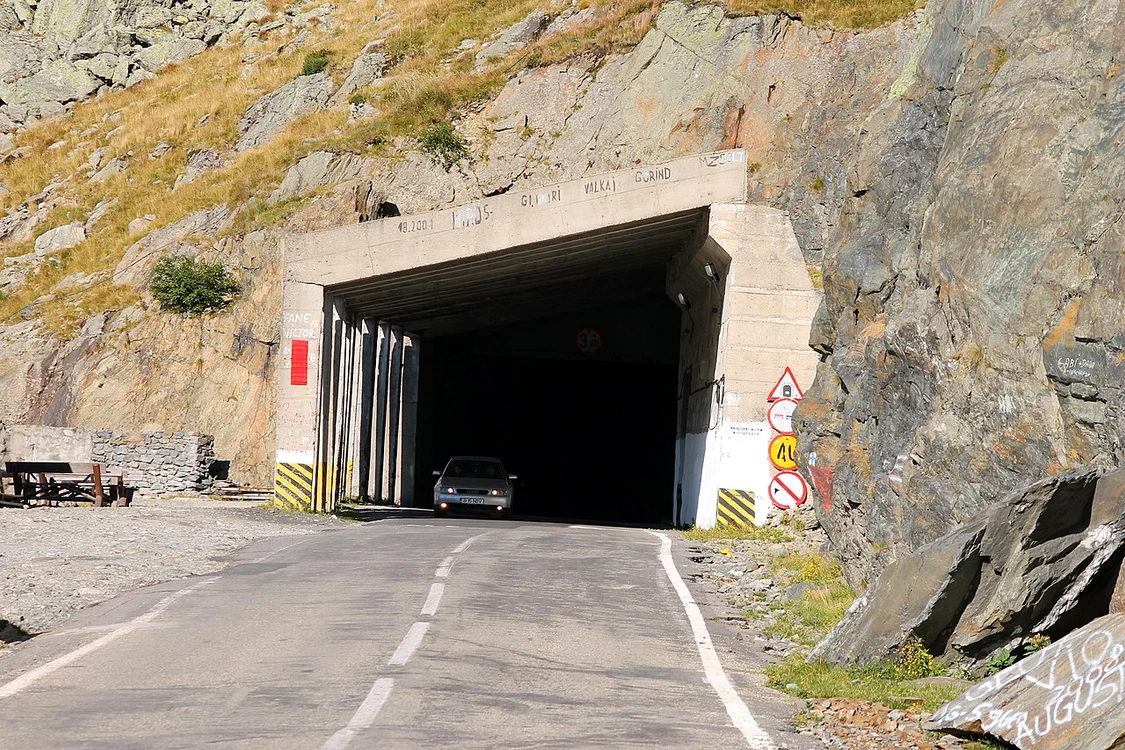 Tunelul Capra–Bâlea este un tunel rutier montan situat pe Transfăgărășan / foto: wikipedia