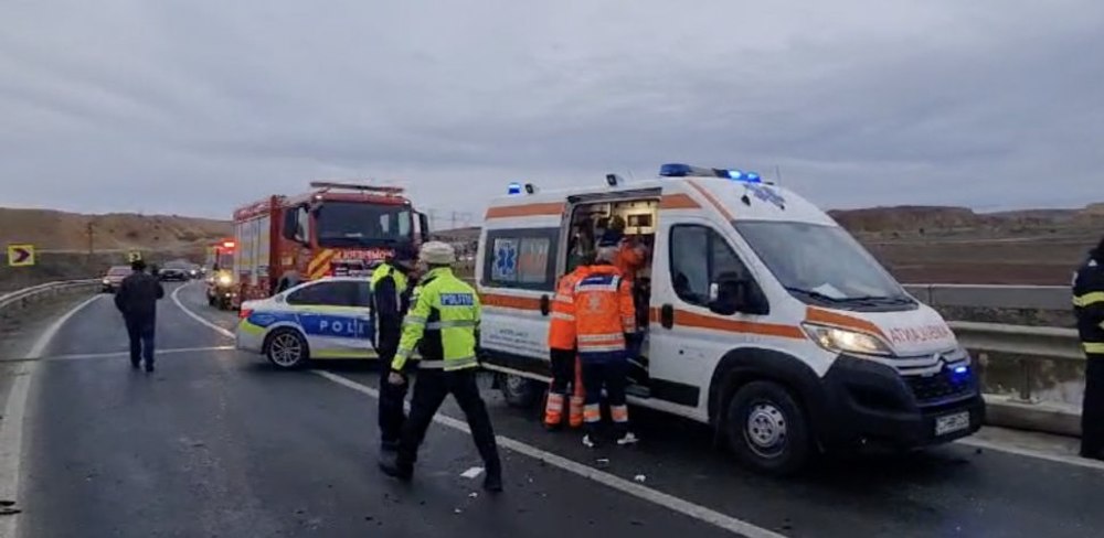 Două adolescente din Vaslui, lovite de o mașină scăpată de sub control de o șoferiță