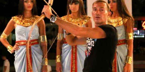 Constanţa. Radu Mazăre se pregăteşte de ultimul personaj al Carnavalului Mamaia 2014 - faraonul Ramses al II-lea Foto fpeople.ro