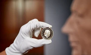 Noile monede cu portretul Regelui Charles al III-lea (foto: Facebook / The Royal Mint)