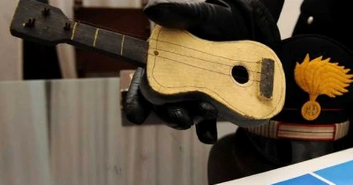 Chitara va ajunge la Muzeul de artă contemporană din Maccagno