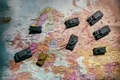 tancuri peste harta europei razboi foto shutterstock jpg