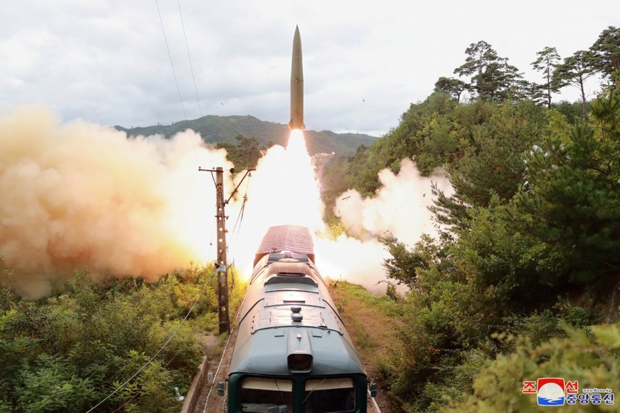 Coreea de Nord a lansat mai multe rachete balistice cu rază scurtă de acţiune în direcţia nord-est