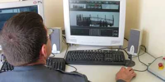 Poliţiştii de frontieră urmăresc maşinile care intră şi ies din ţară