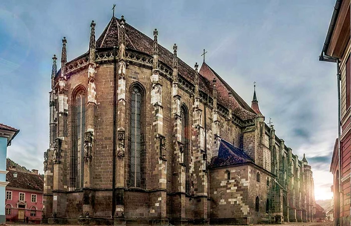 Biserica Neagră din Brașov este cel mai mare monument în stil gotic din sud-estul Europei 