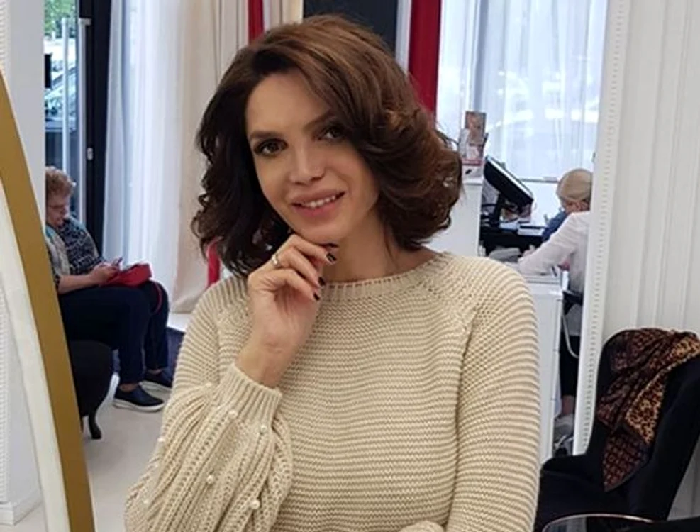 
    Cristina Spătar, alături de cei doi copii Foto: Instagram  