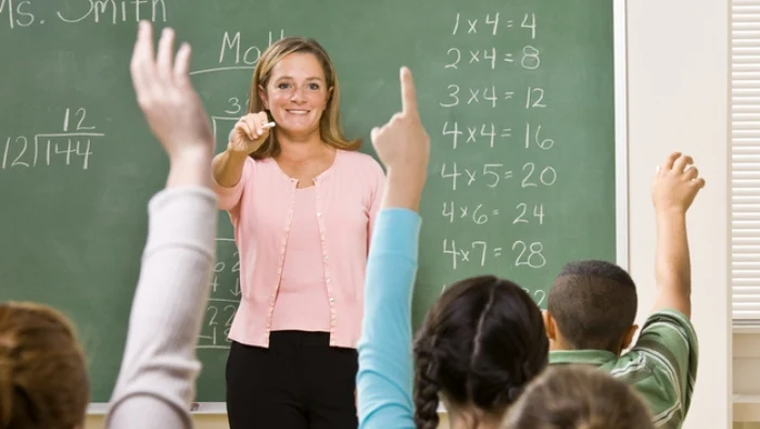 
    Profesorii cei mai buni vor primi 25% mai mulți bani la salariu  