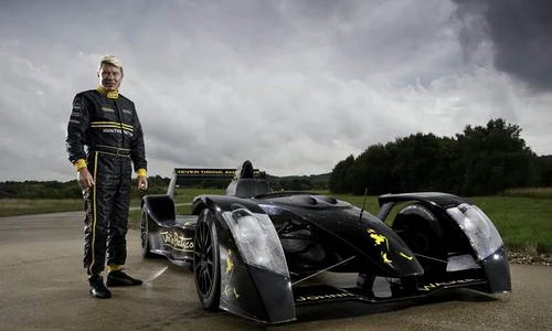 Mika Häkkinen, ambasadorul global Johnnie Walker vine la București jpeg