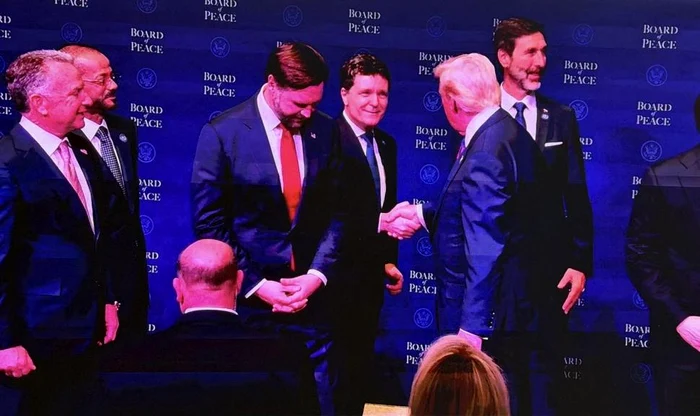 Nicușor Dan s-a salutat cu Donald Trump la Consiliul pentru Pace