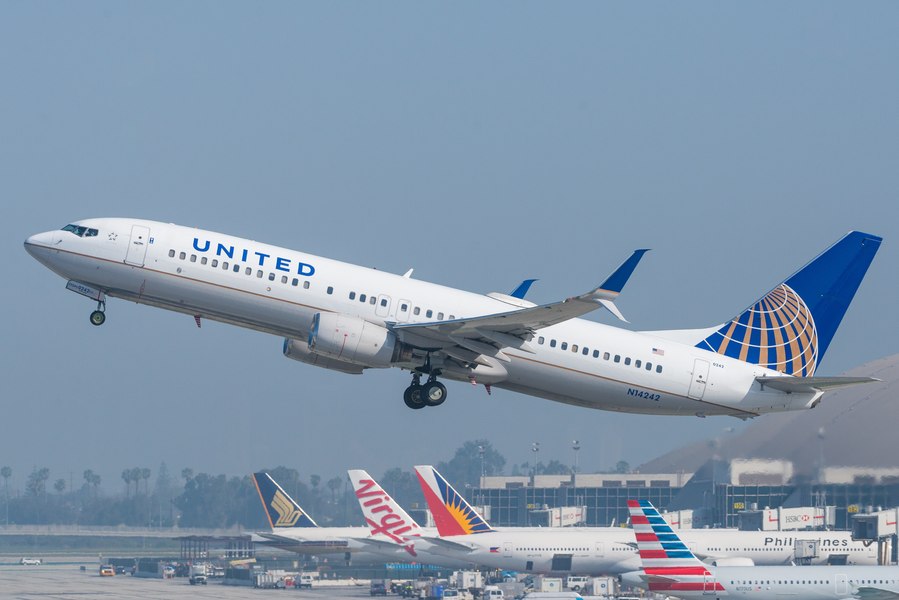 Un avion a aterizat forțat  pe un aeroport din Noua Zeelandă, după ce unul dintre motoare a luat foc VIDEO