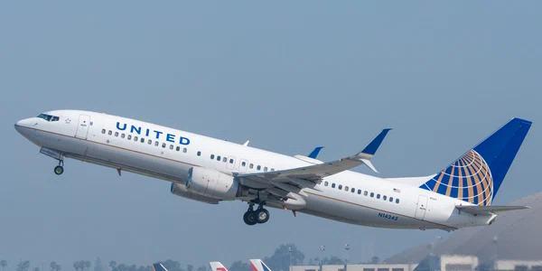 United Airlines Boeing 737 800 N jpg