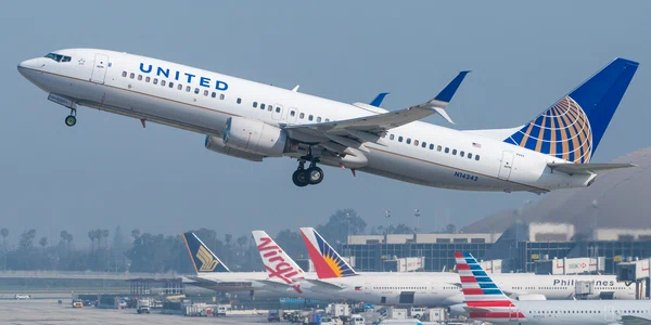 United Airlines Boeing 737 800 N jpg