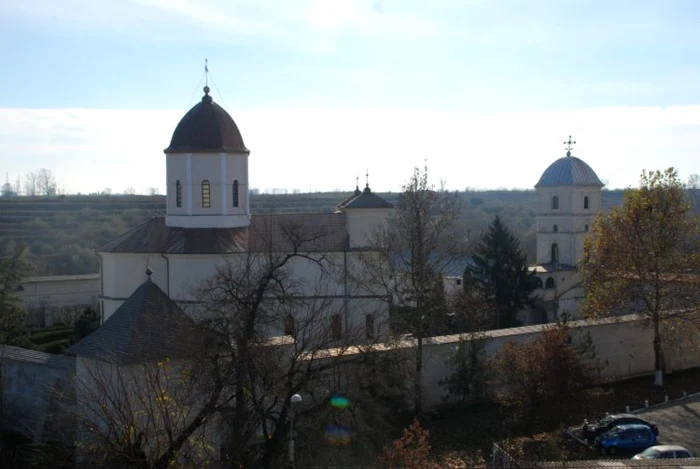 Mânăstirea Sfinţii Voievozi, punte de legătură între oameni şi  Dumnezeu FOTO: Episcopia Sloboziei şi Călăraşilor