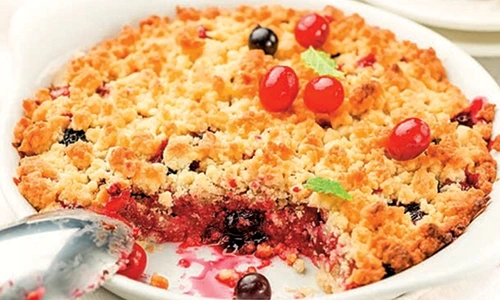 crumble cu fructe de padure jpg